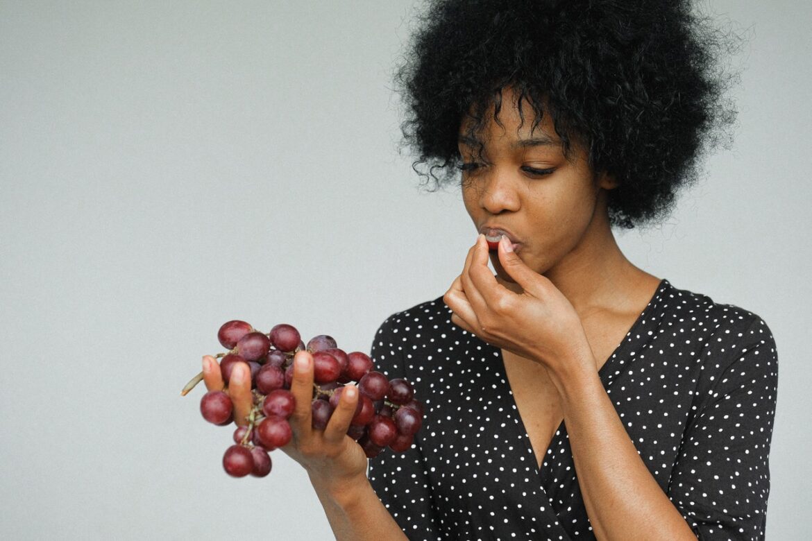 6 Amazing Benefits Of Black Grape Juice For You To Know